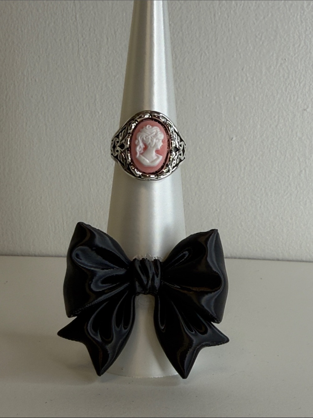Vintage Inspired Pink/Silver Cameo Ring